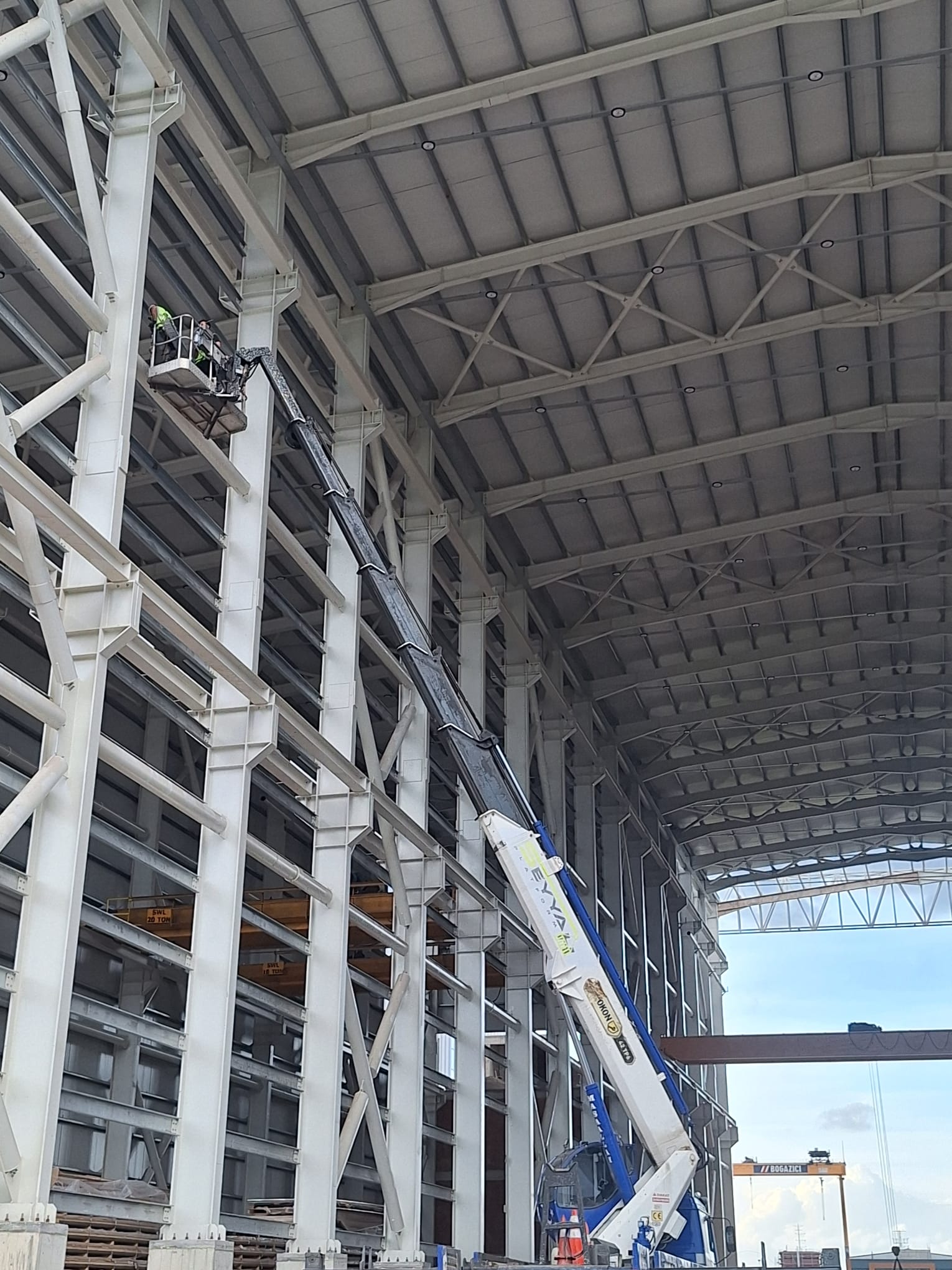 Endüstriyel yapıda yüksek çalışma alanları