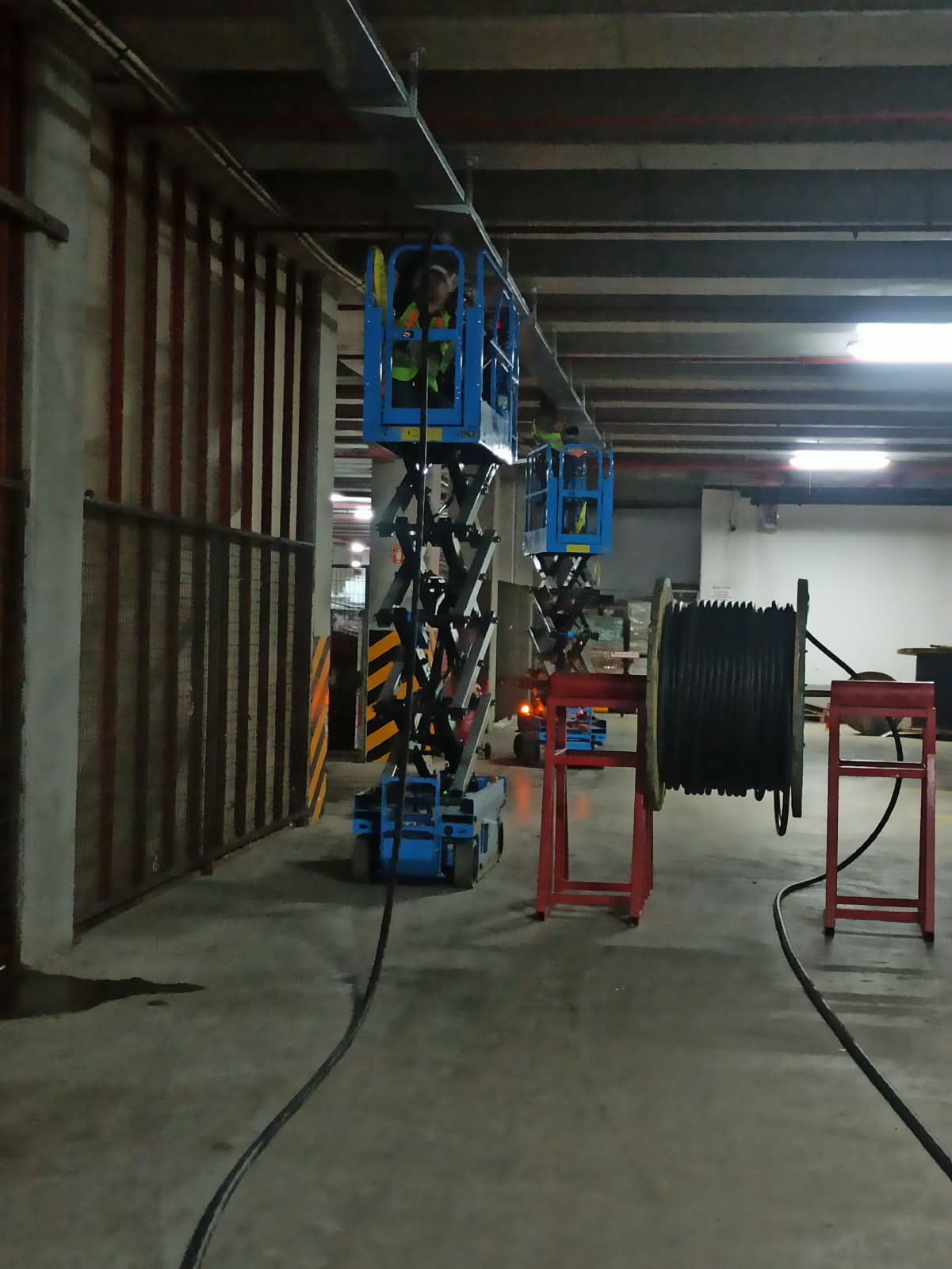 Kablo makarası ve iç mekân kurulum alanı